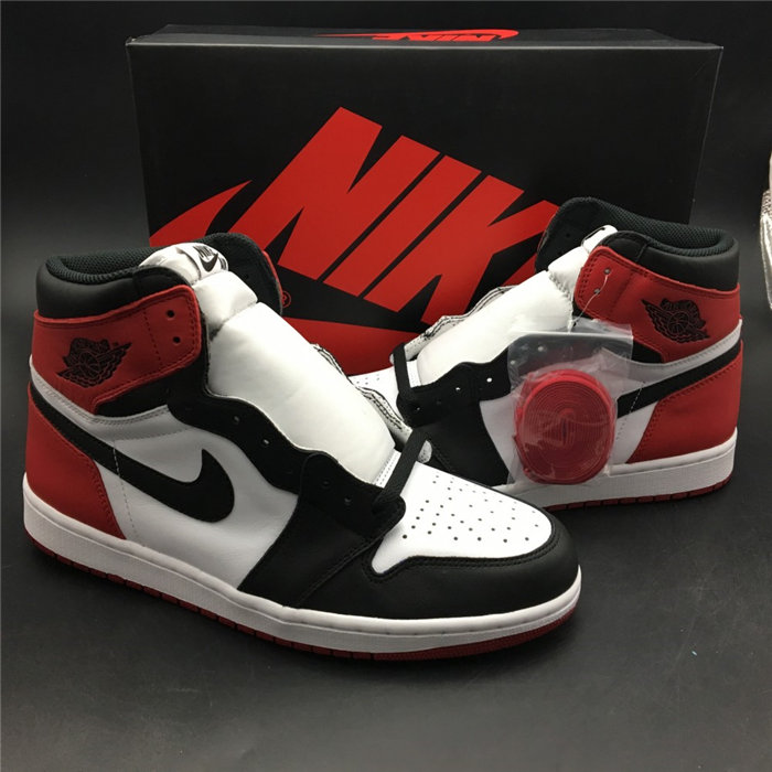 Jordan1 Retro Black Toe 555088-125