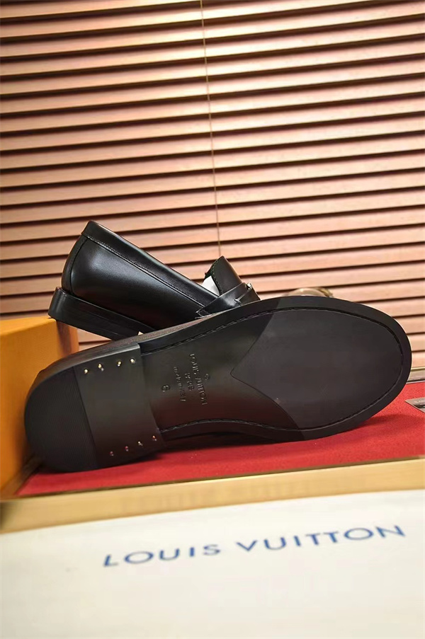 Lv Loafer 058